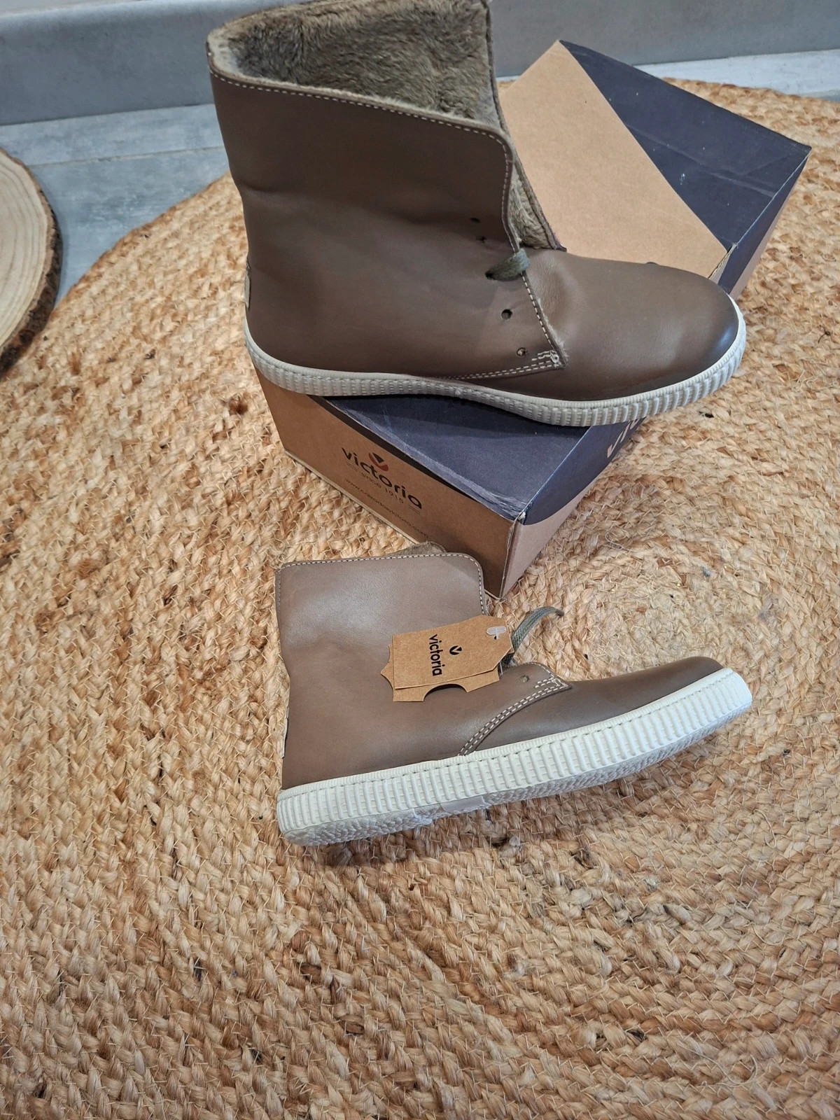 Bottines Victoria taupe fourrées neuves T.35 avec boîte – Victoria – taille 35 2