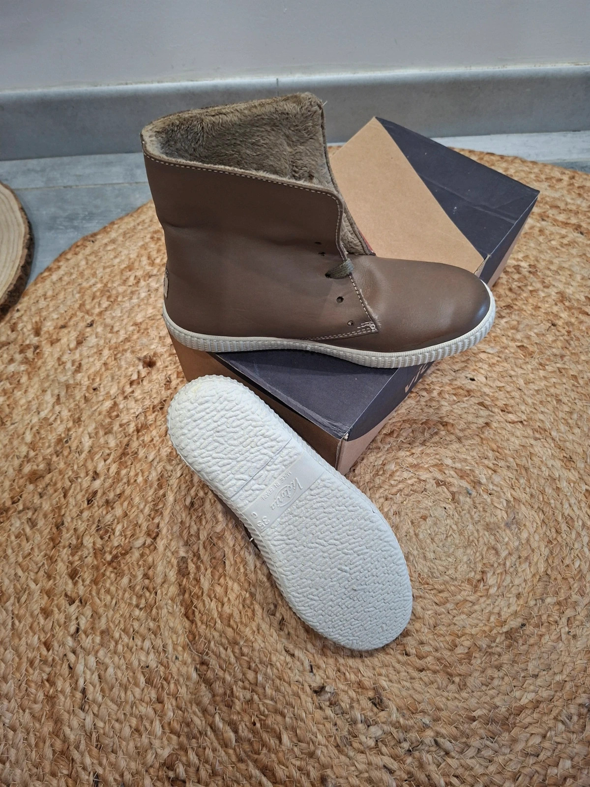 Bottines Victoria taupe fourrées neuves T.35 avec boîte – Victoria – taille 35 3