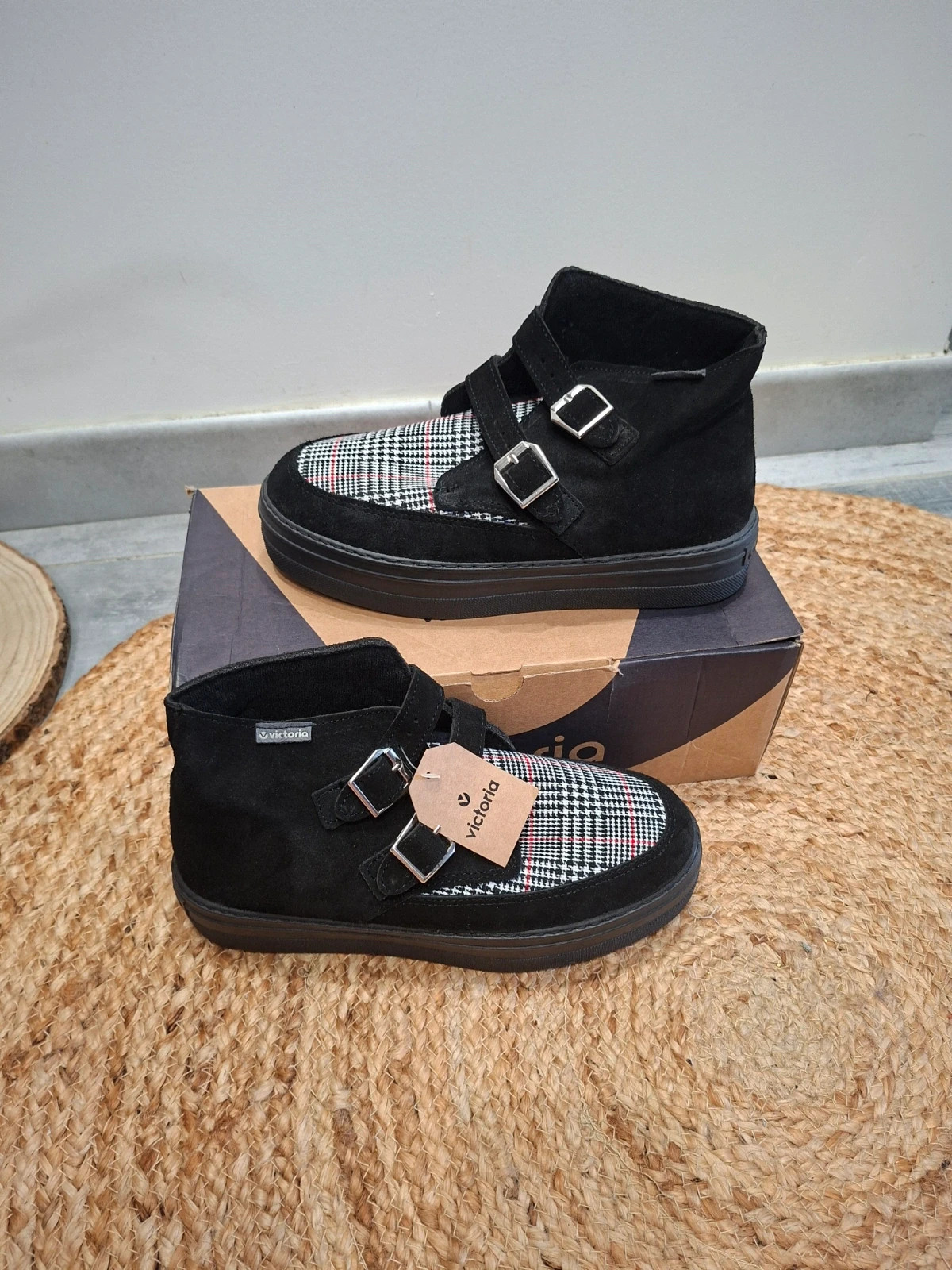 Victoria – Bottines montantes noires à boucles – T.39