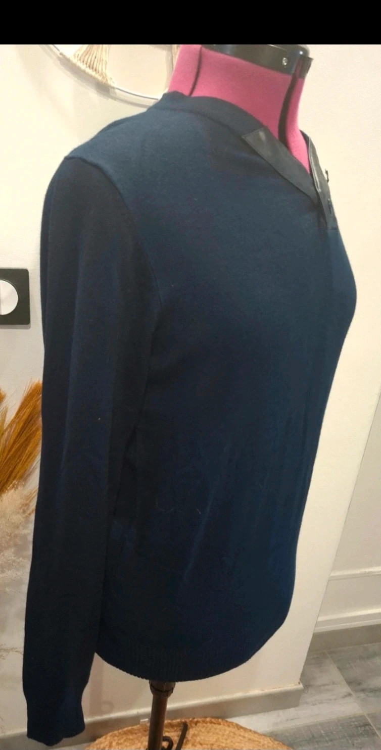 Pull homme Ever Eden bleu marine col V – détails simili cuir – T.M – ever eden – taille M 4