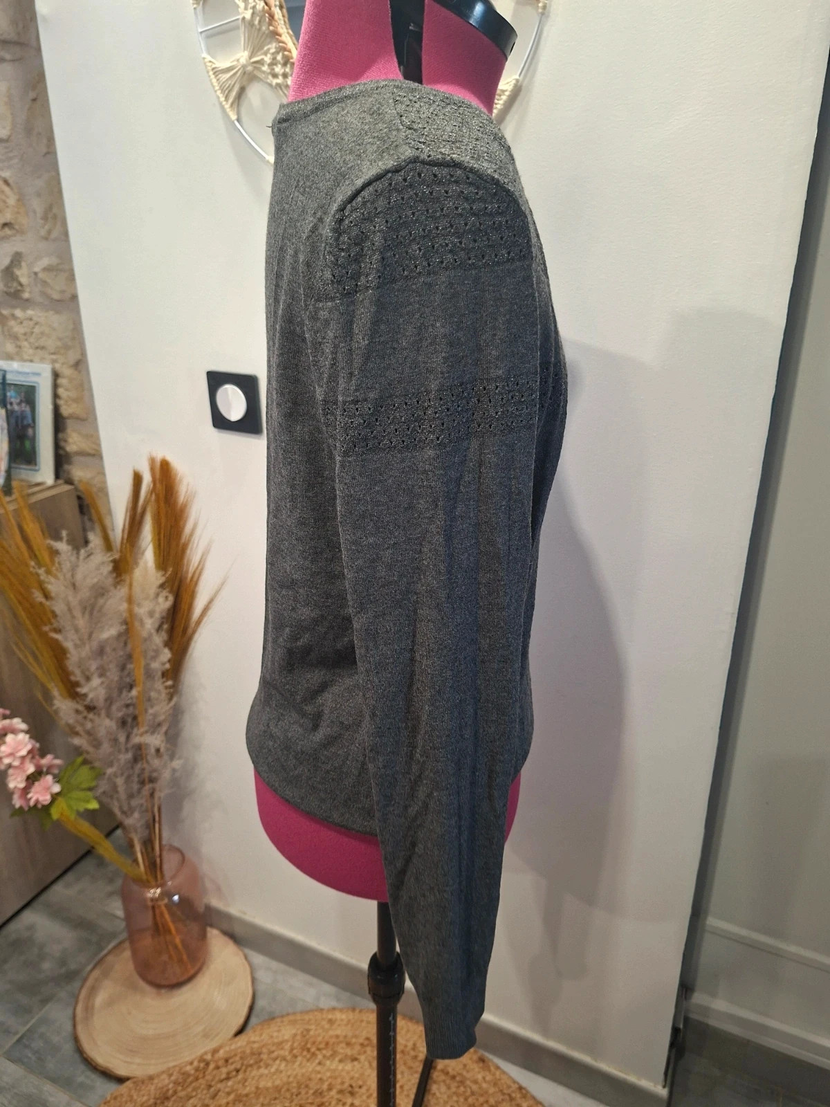 Pull NAF NAF femme gris anthracite taille M – col V ajouré – Naf Naf – taille M / 38 / 10 4