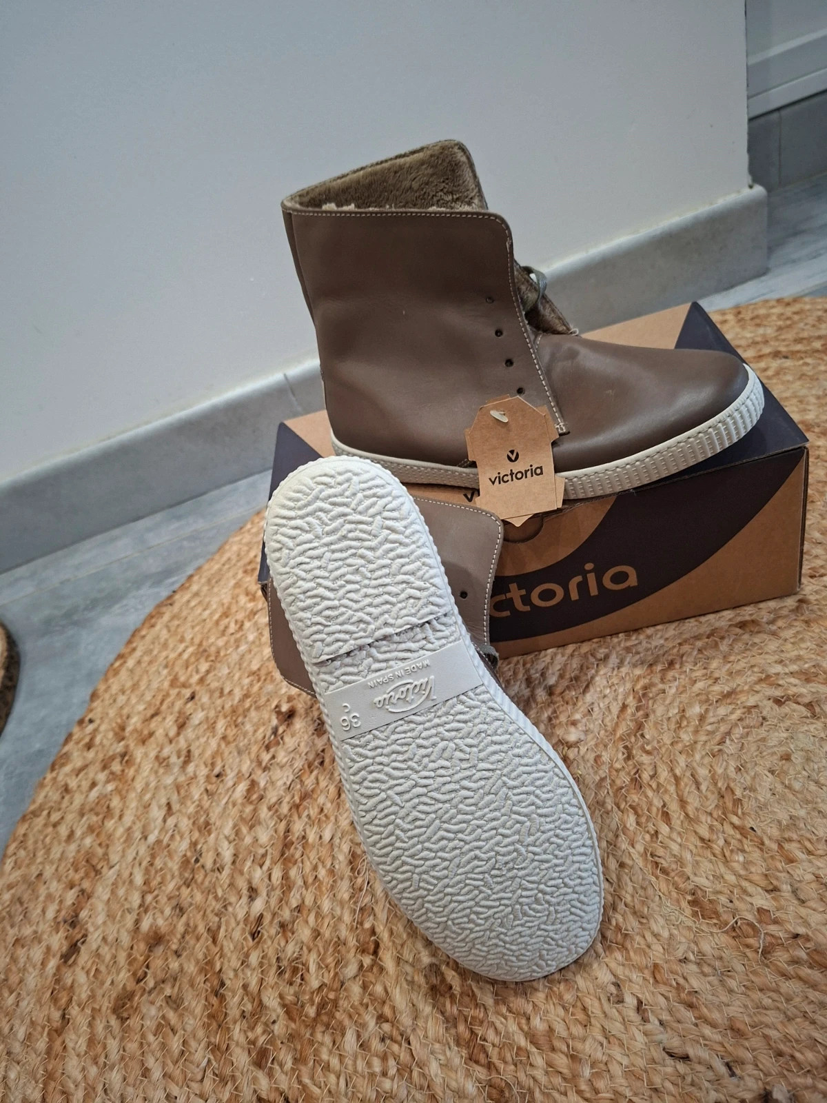Victoria bottines montantes taupe fourrées – T36 – neuves – Victoria – taille 36 5