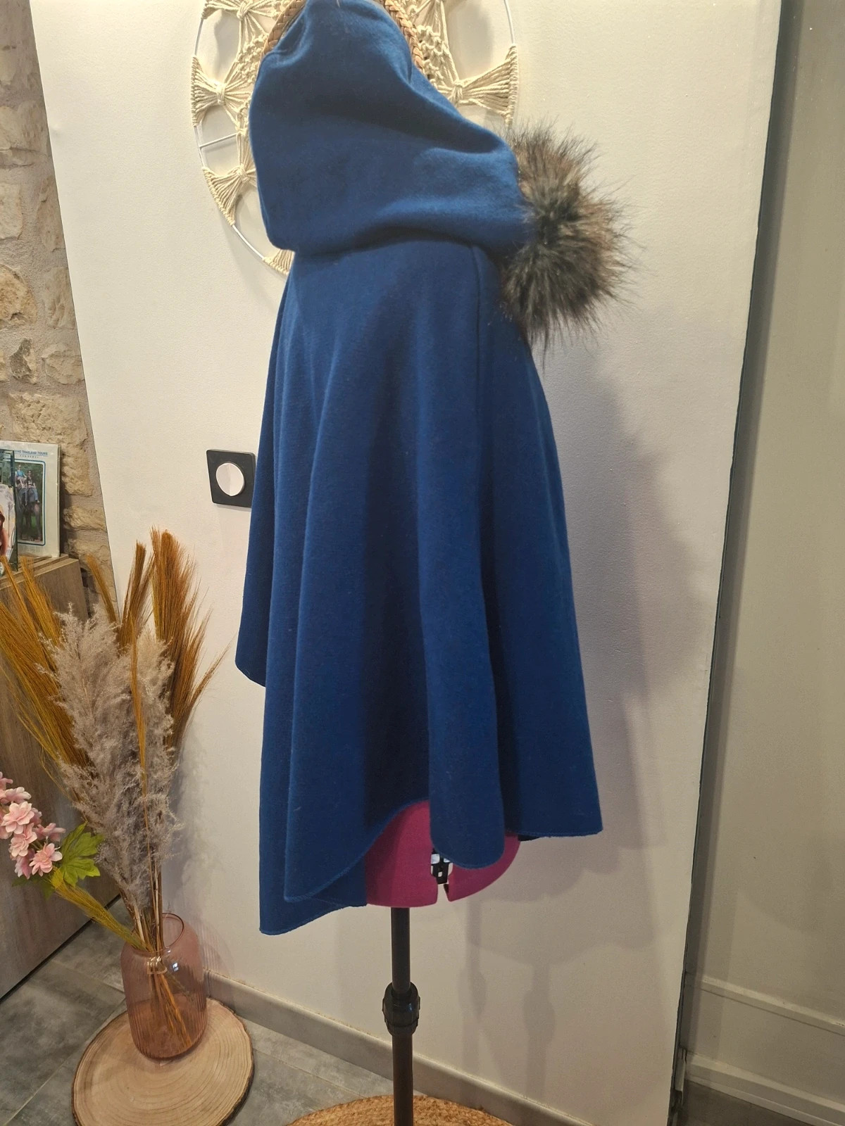 Poncho bleu marine à capuche avec fausse fourrure – taille unique – taille Taille unique 3