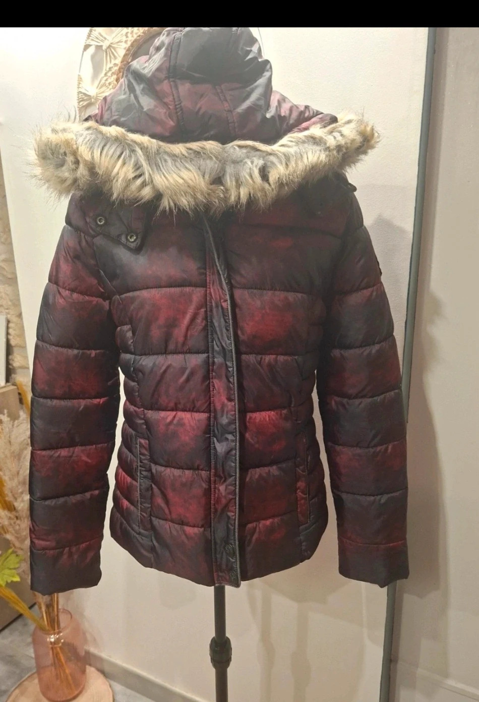 Doudoune femme Kaporal bordeaux et noire à capuche fourrure taille L