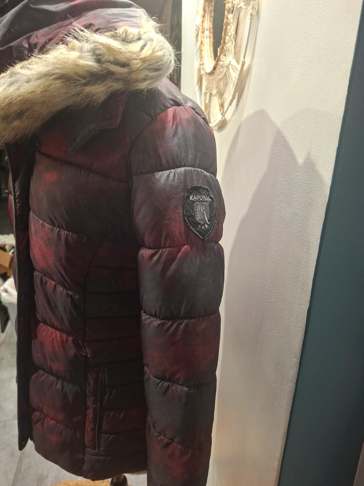 Doudoune femme Kaporal bordeaux et noire à capuche fourrure taille L – Kaporal – taille L / 40 / 12 5