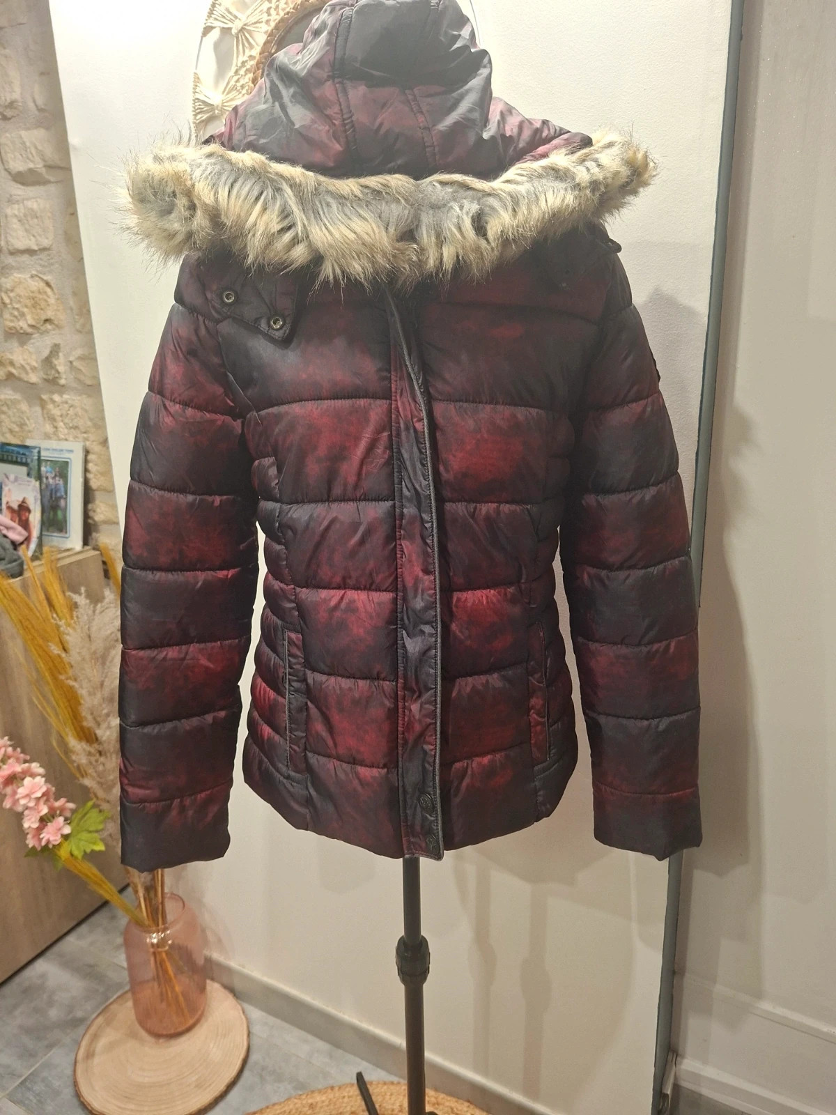 Doudoune femme Kaporal bordeaux et noire à capuche fourrure taille L – Kaporal – taille L / 40 / 12 2
