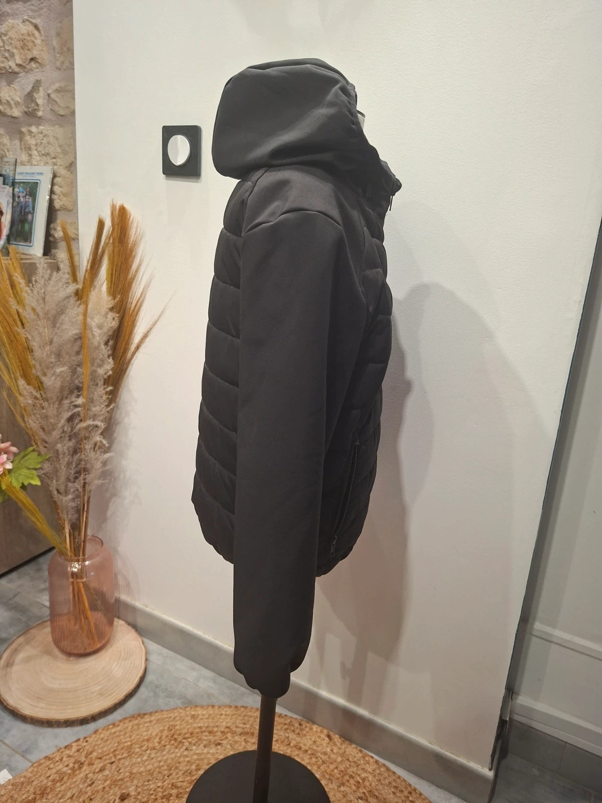 Veste noire matelassée à capuche Primark 8-9 ans 134 cm – Primark – taille 9 ans / 134 cm 2