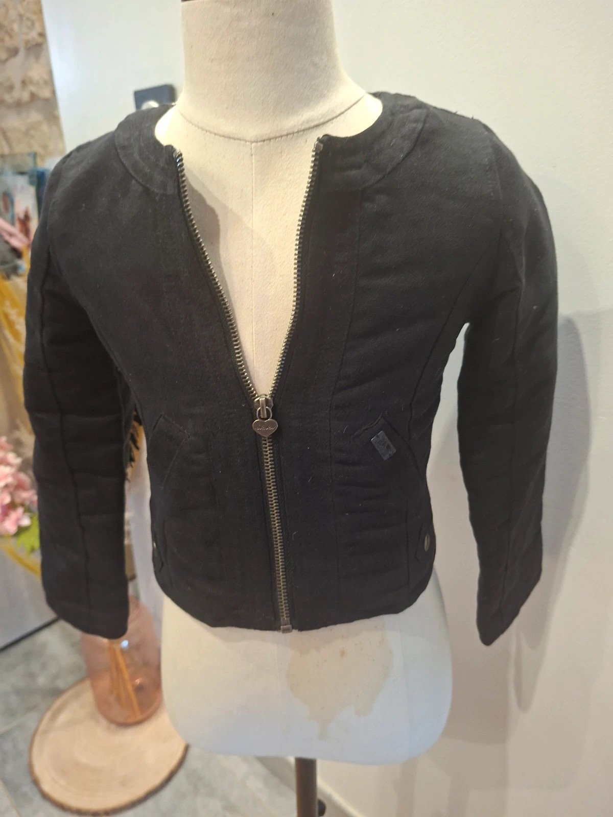 Veste IKKS Kids noire à franges – 5 ans – IKKS – taille 5 ans / 110 cm