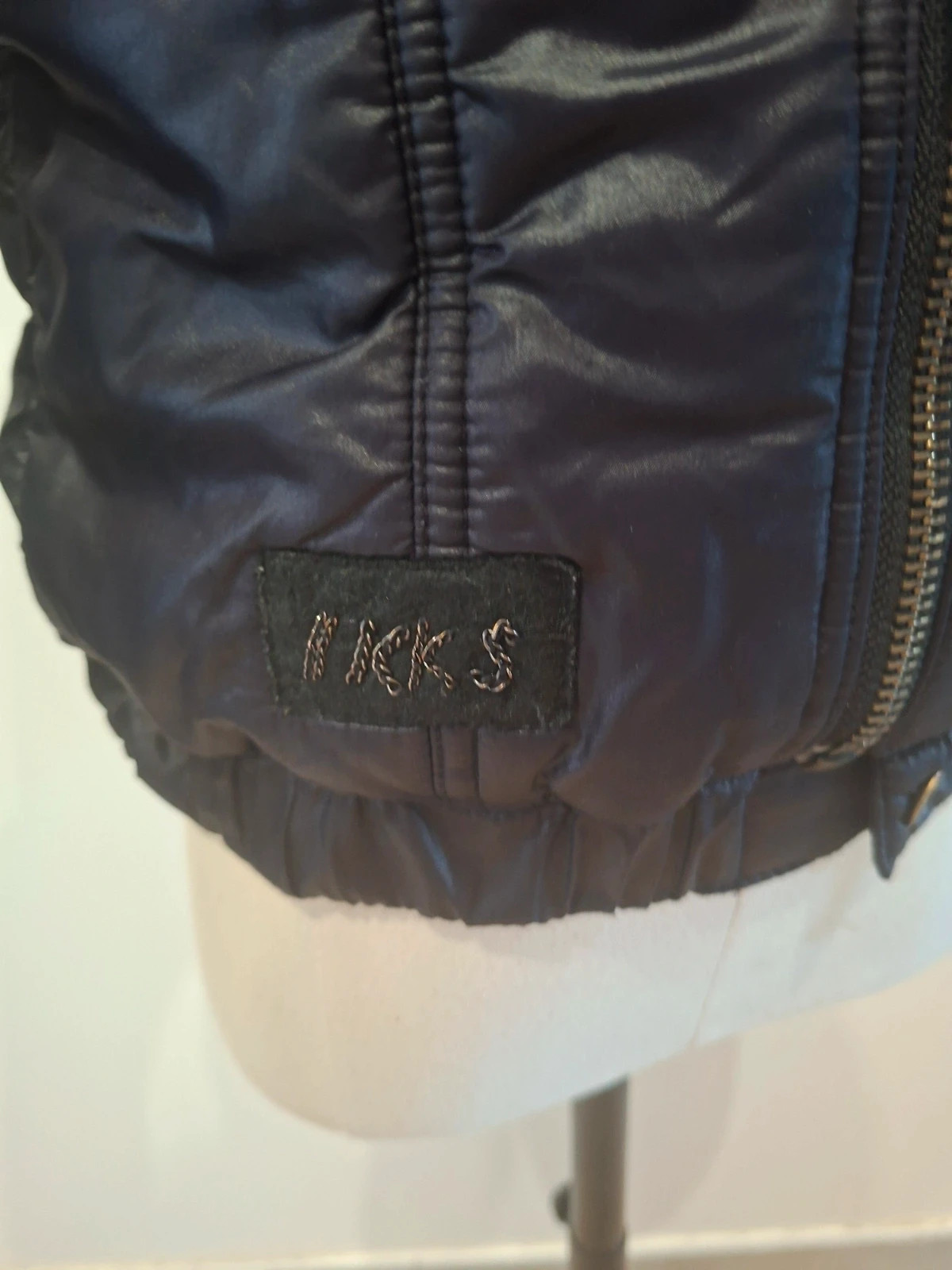 Doudoune IKKS fille noire à capuche – 8 ans / 126 cm – IKKS – taille 8 ans / 128 cm 3