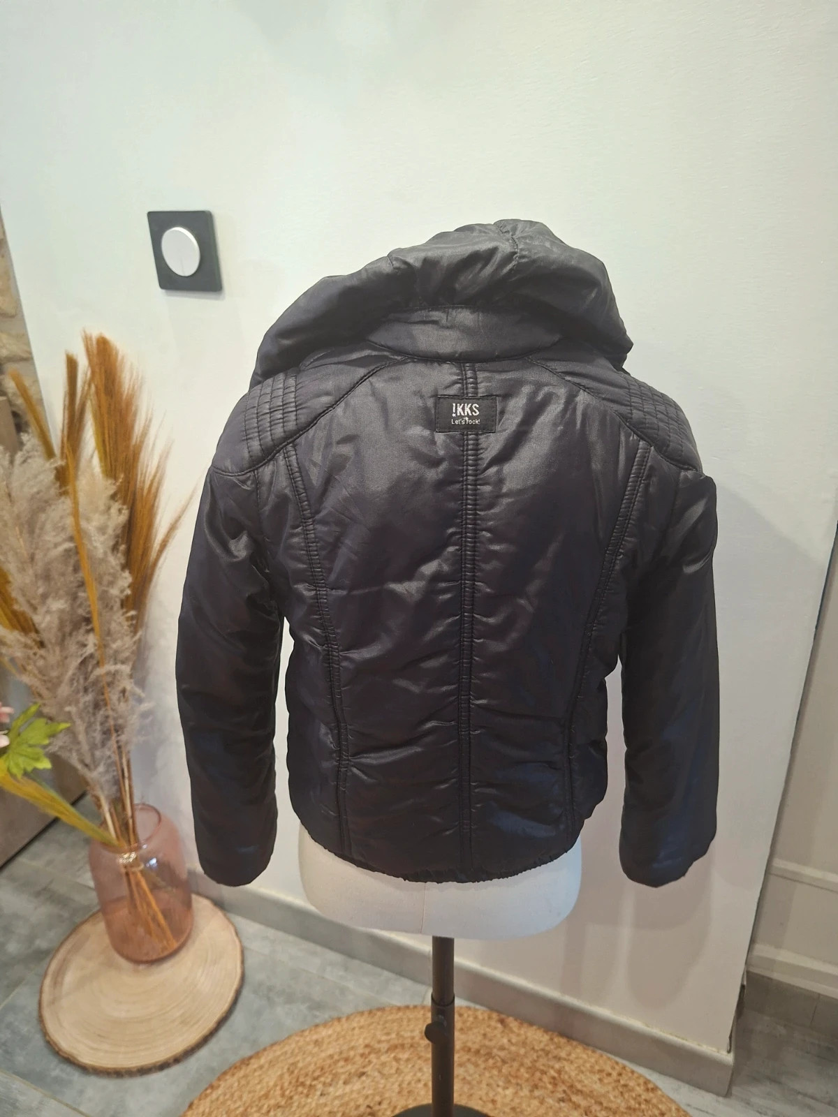 Doudoune IKKS fille noire à capuche – 8 ans / 126 cm – IKKS – taille 8 ans / 128 cm 5