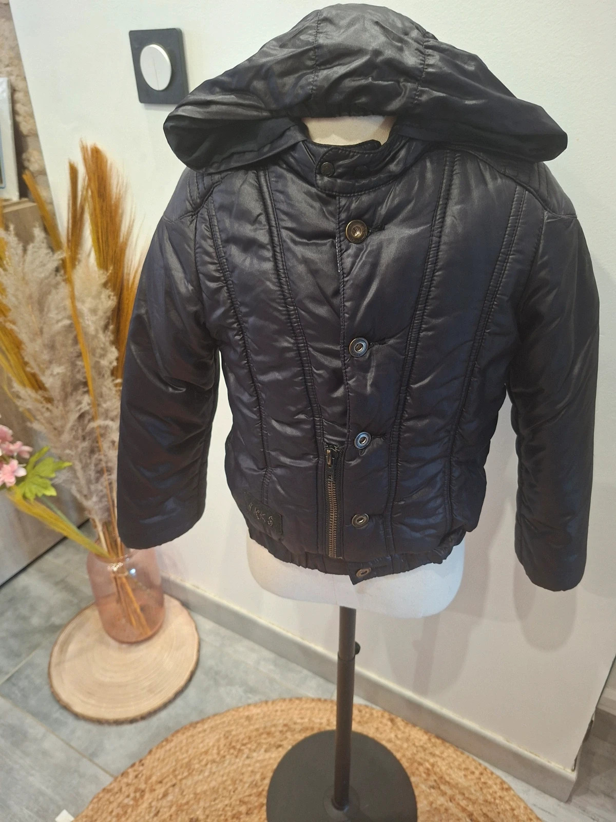 Doudoune IKKS fille noire à capuche – 8 ans / 126 cm – IKKS – taille 8 ans / 128 cm