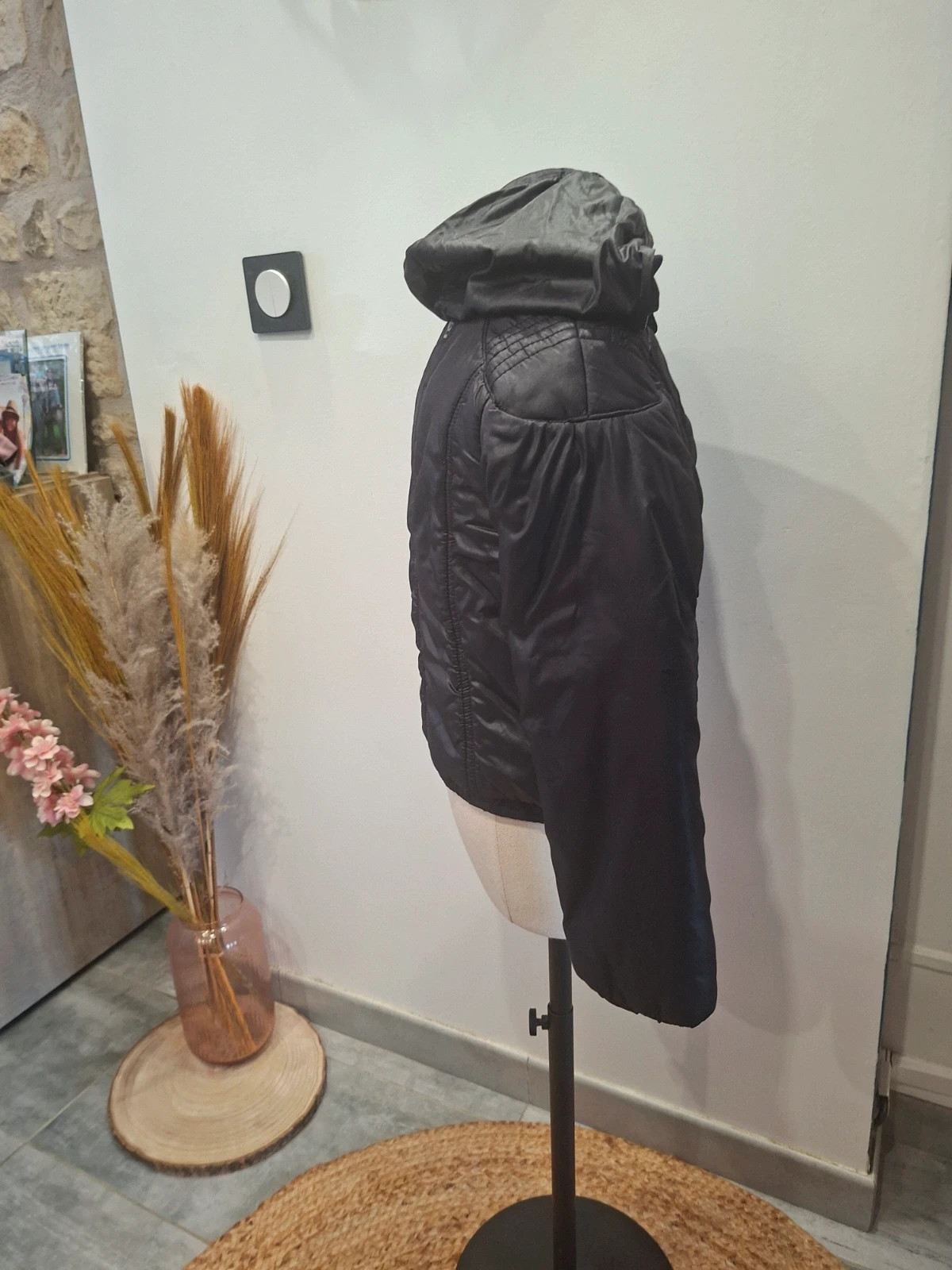 Doudoune IKKS fille noire à capuche – 8 ans / 126 cm – IKKS – taille 8 ans / 128 cm 4