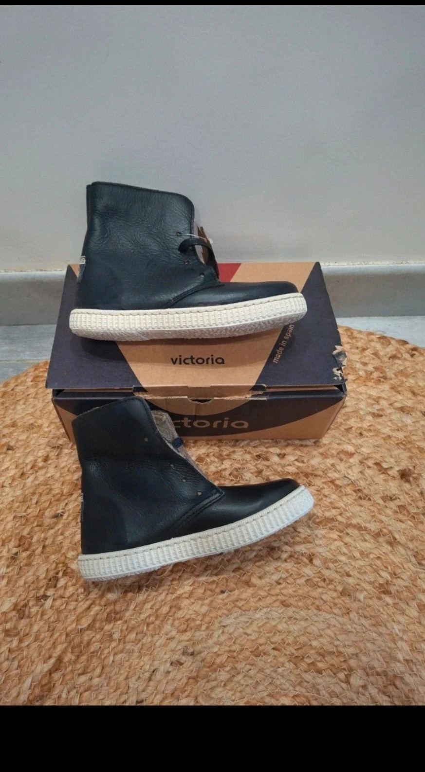 Bottines Victoria fourrées noires – pointure 29 – Victoria – taille 29 4