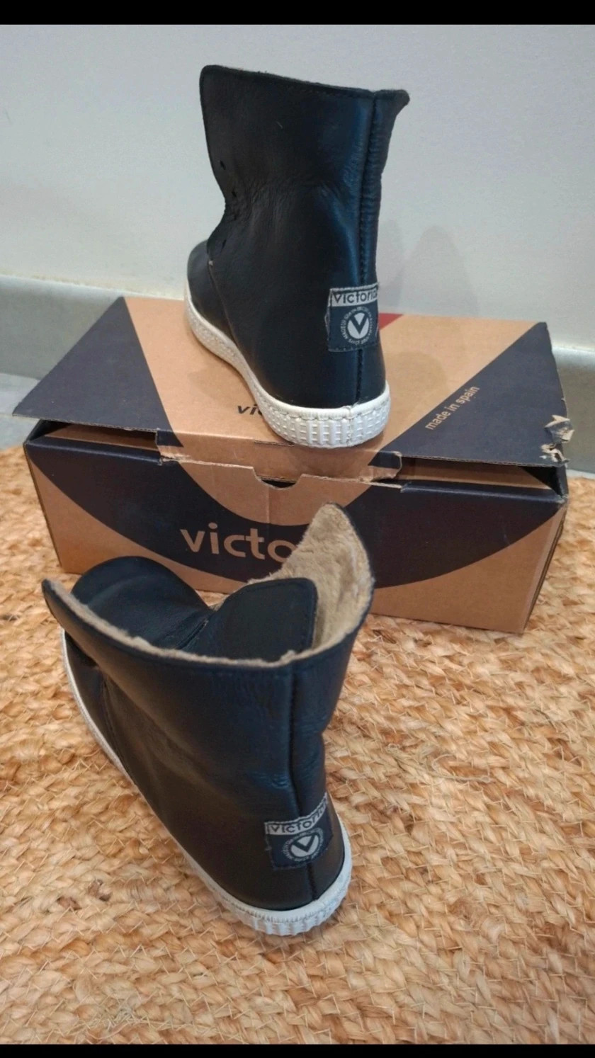 Bottines Victoria fourrées noires – pointure 29 – Victoria – taille 29 2