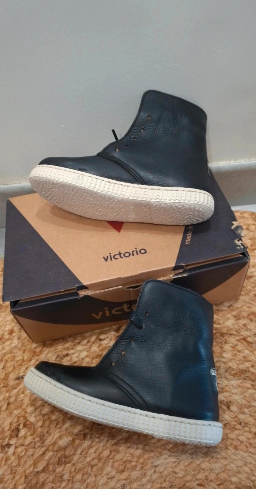 Bottines Victoria fourrées noires – pointure 29 – Victoria – taille 29 3