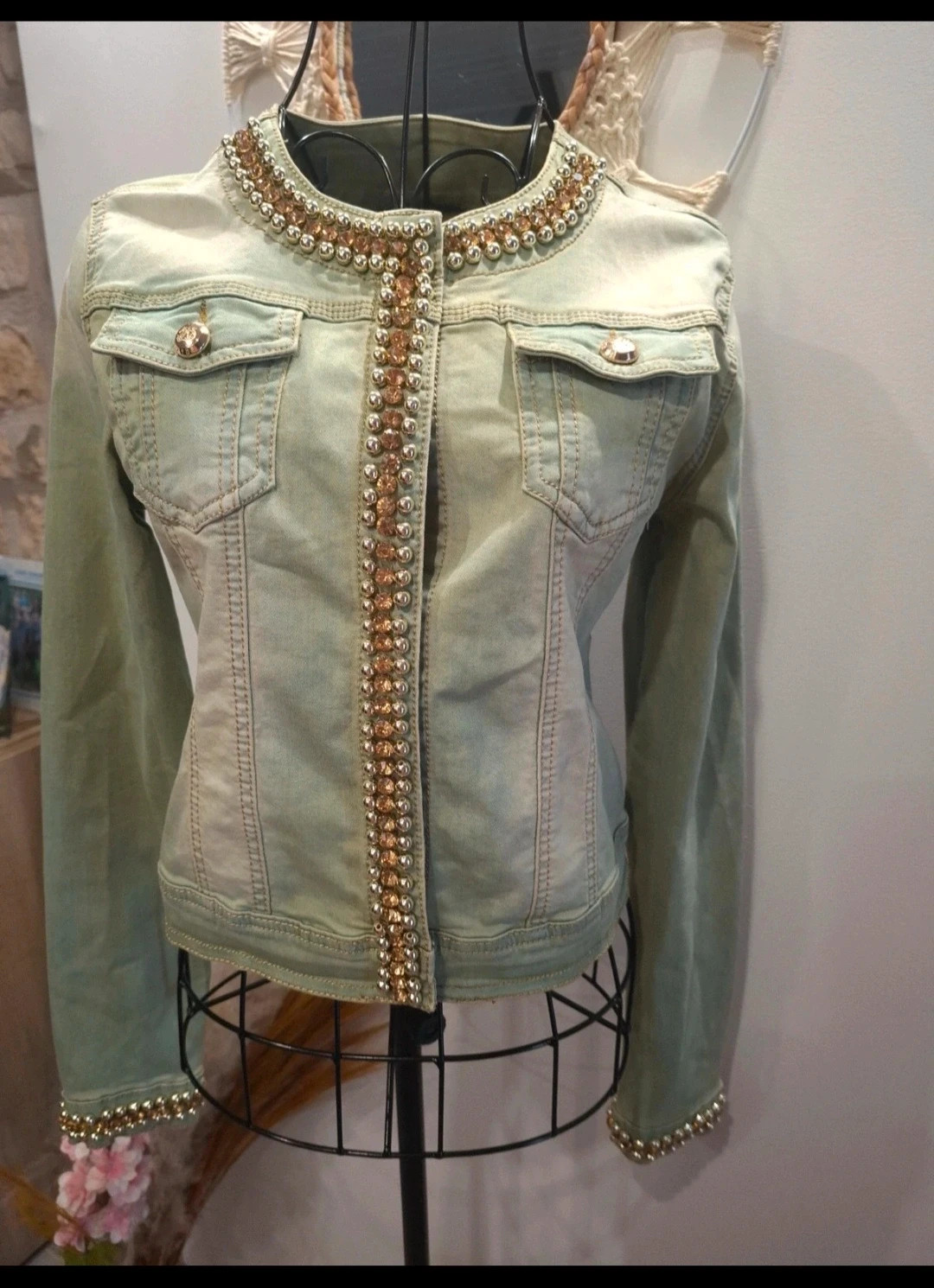 Veste en jean vert pastel ornée de perles et strass – taille M – taille M / 38 / 10 2