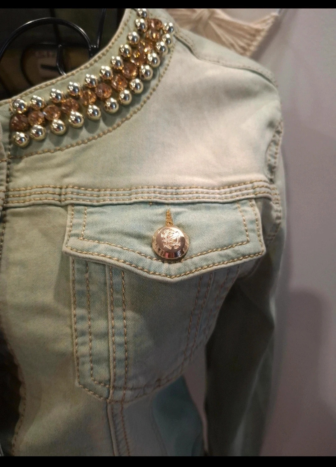 Veste en jean vert pastel ornée de perles et strass – taille M – taille M / 38 / 10 3