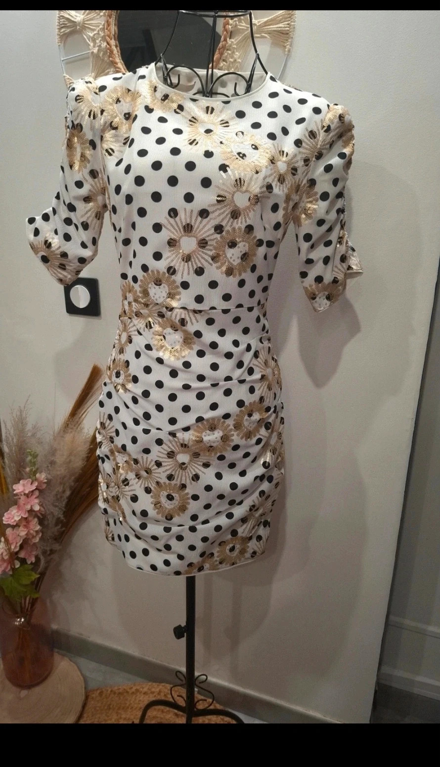 Robe Maje taille 36 – pois noirs & fleurs sequins dorés