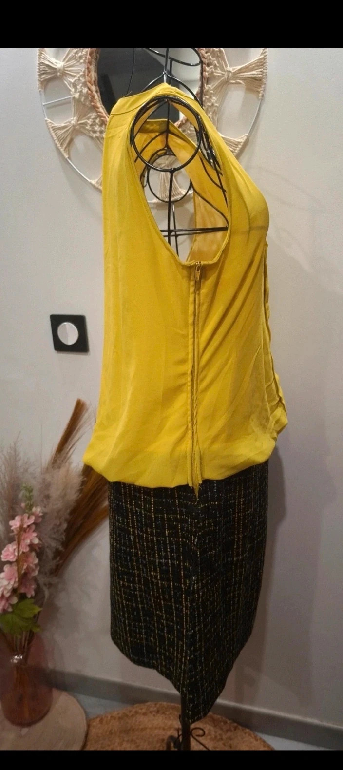 Robe jaune et noire élégante à motifs dorés – T2 – sans marque – taille M / 38 / 10 5