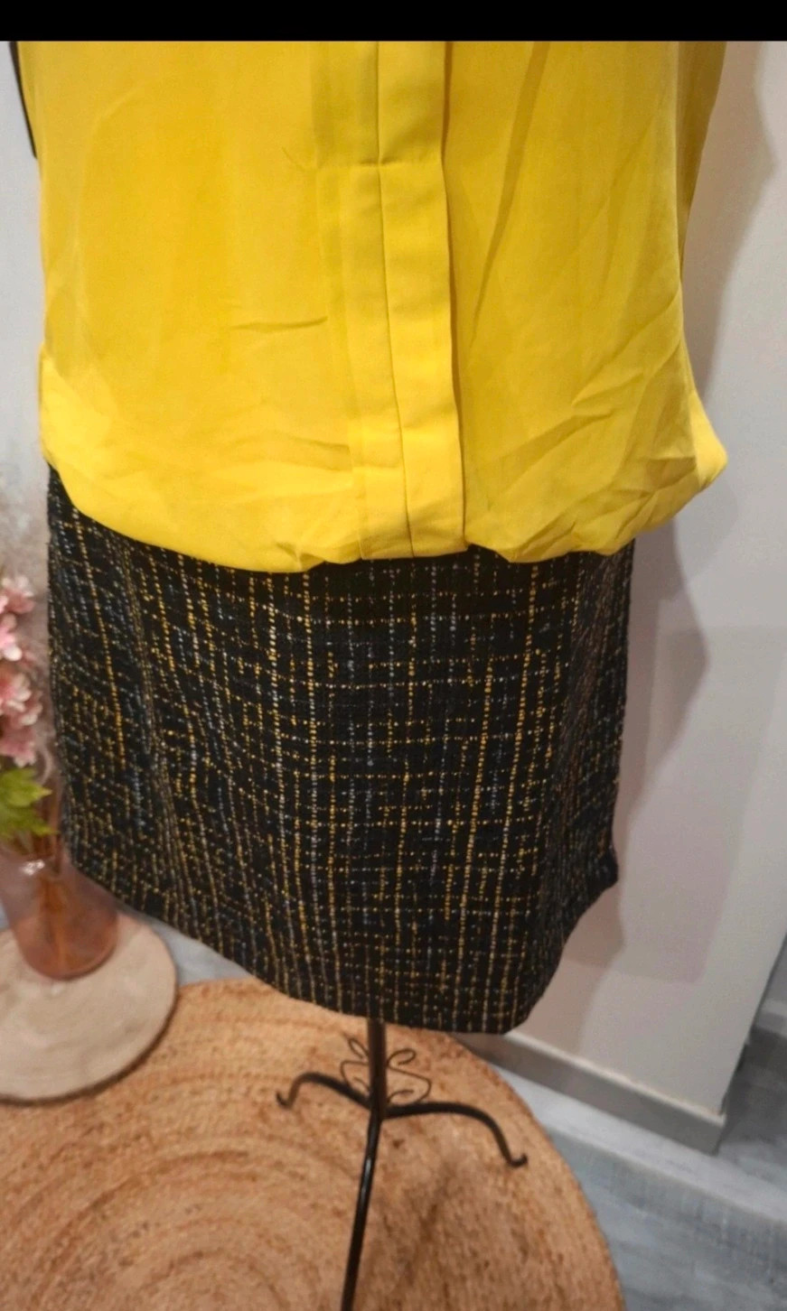 Robe jaune et noire élégante à motifs dorés – T2 – sans marque – taille M / 38 / 10 3