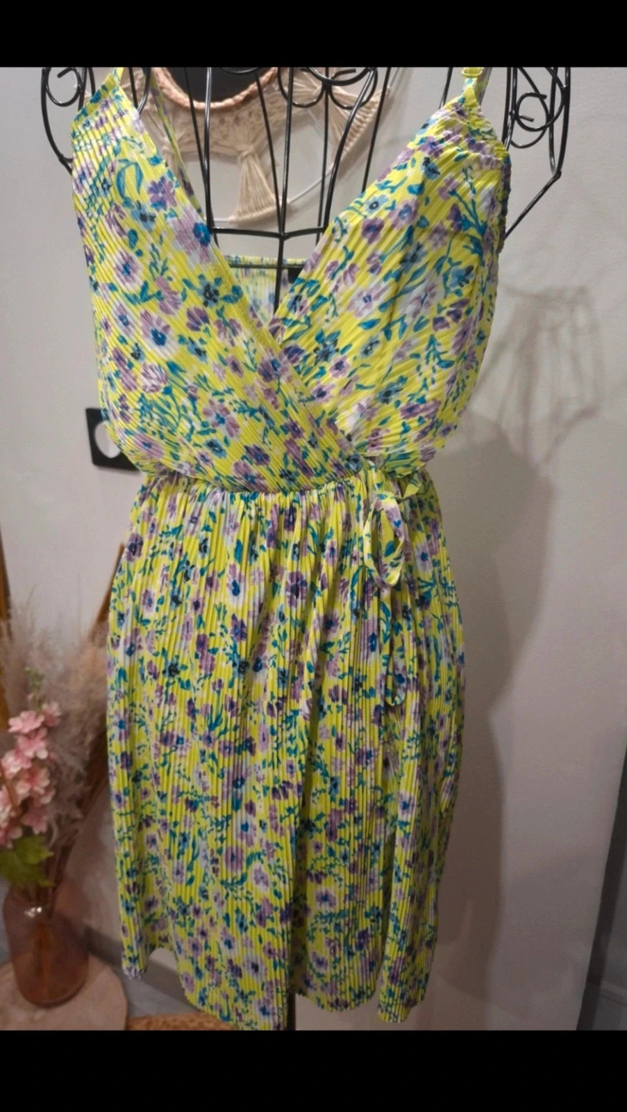 Robe Bershka jaune fleurie plissée – taille M – Bershka – taille M / 38 / 10 2