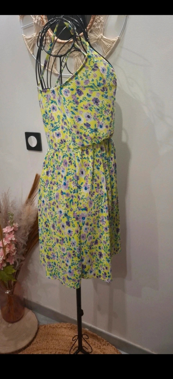Robe Bershka jaune fleurie plissée – taille M – Bershka – taille M / 38 / 10 4