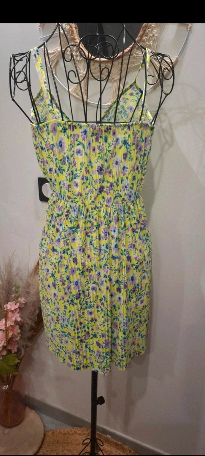 Robe Bershka jaune fleurie plissée – taille M – Bershka – taille M / 38 / 10 5