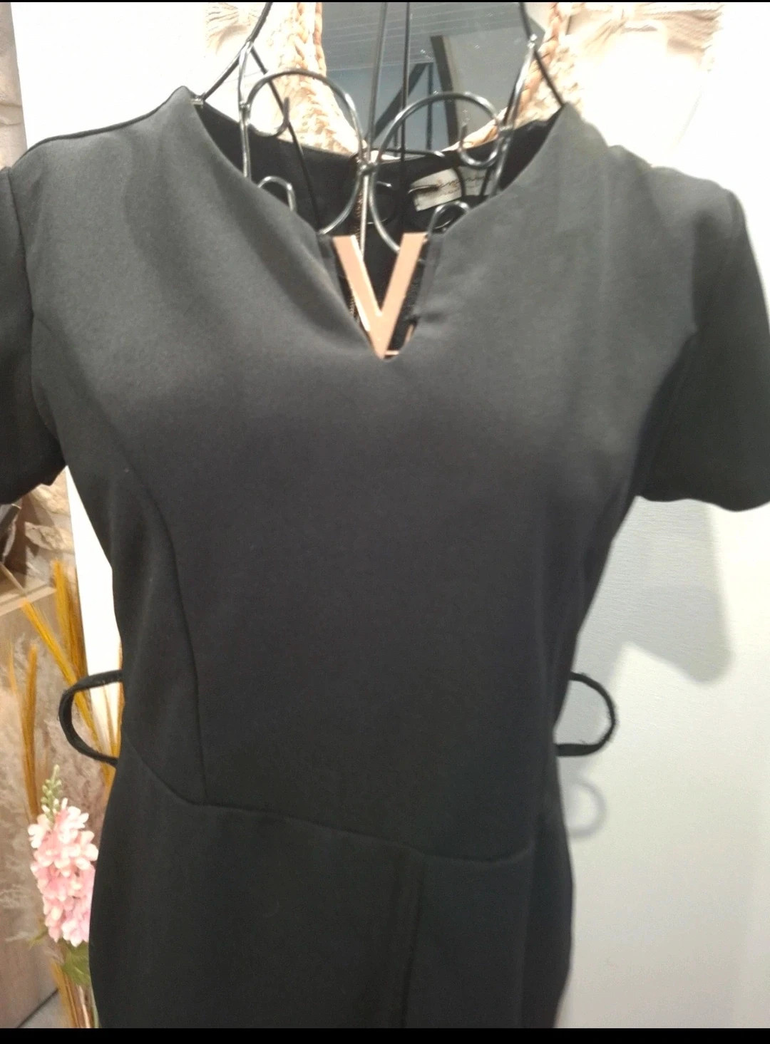 Robe noire chic avec col V et fermeture dorée – taille L – Premium – taille L / 40 / 12 2
