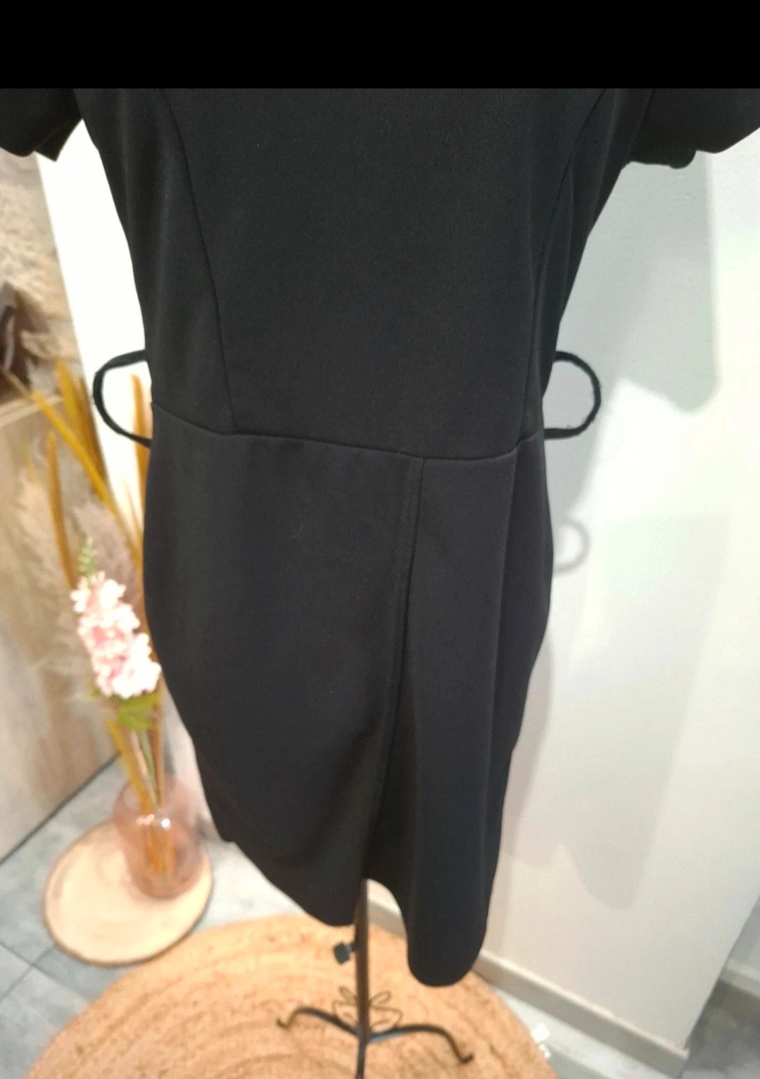 Robe noire chic avec col V et fermeture dorée – taille L – Premium – taille L / 40 / 12 3