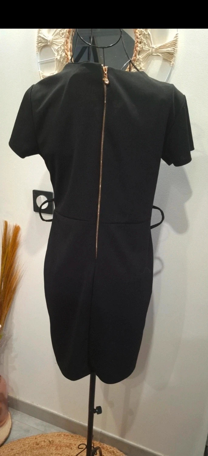 Robe noire chic avec col V et fermeture dorée – taille L – Premium – taille L / 40 / 12 5
