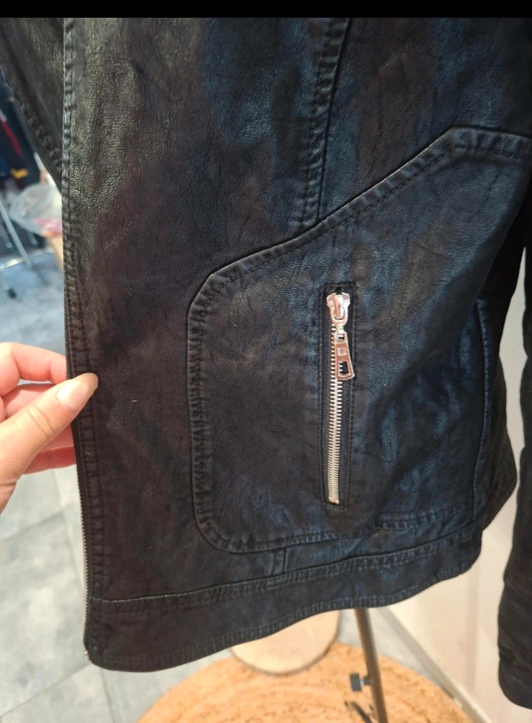 Veste noire effet cuir à franges – taille L / 40 / 12 3
