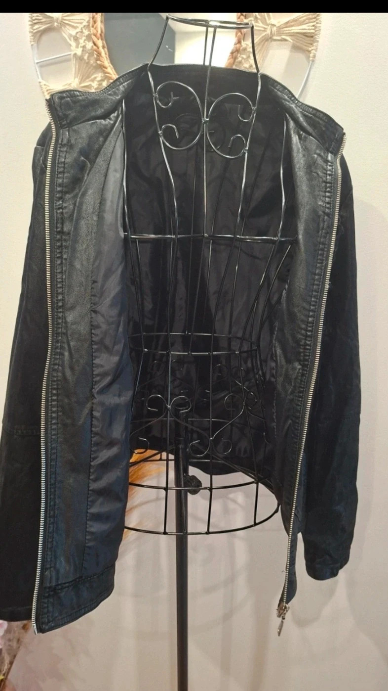 Veste noire effet cuir à franges – taille L / 40 / 12 5