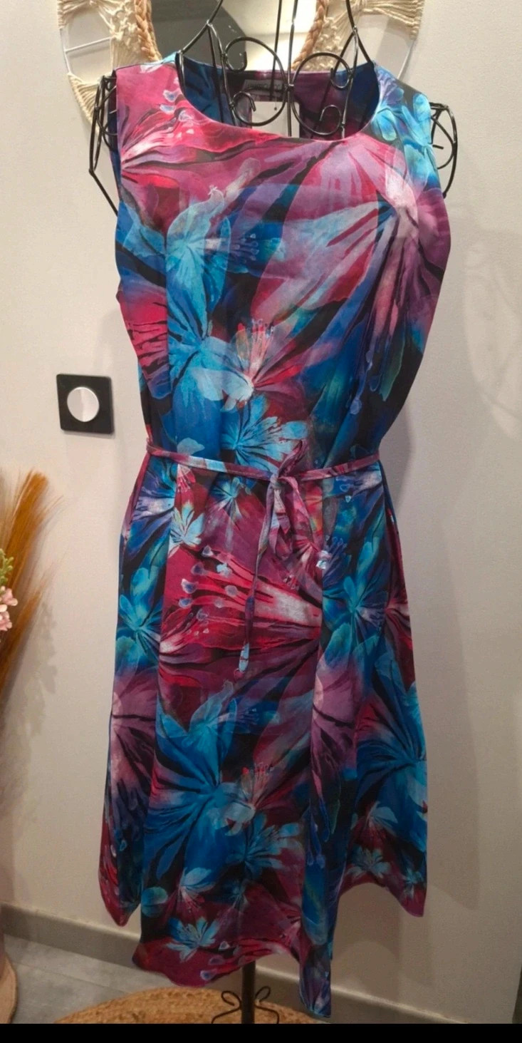 Robe Numoco fleurie multicolore – taille L – neuve avec étiquette