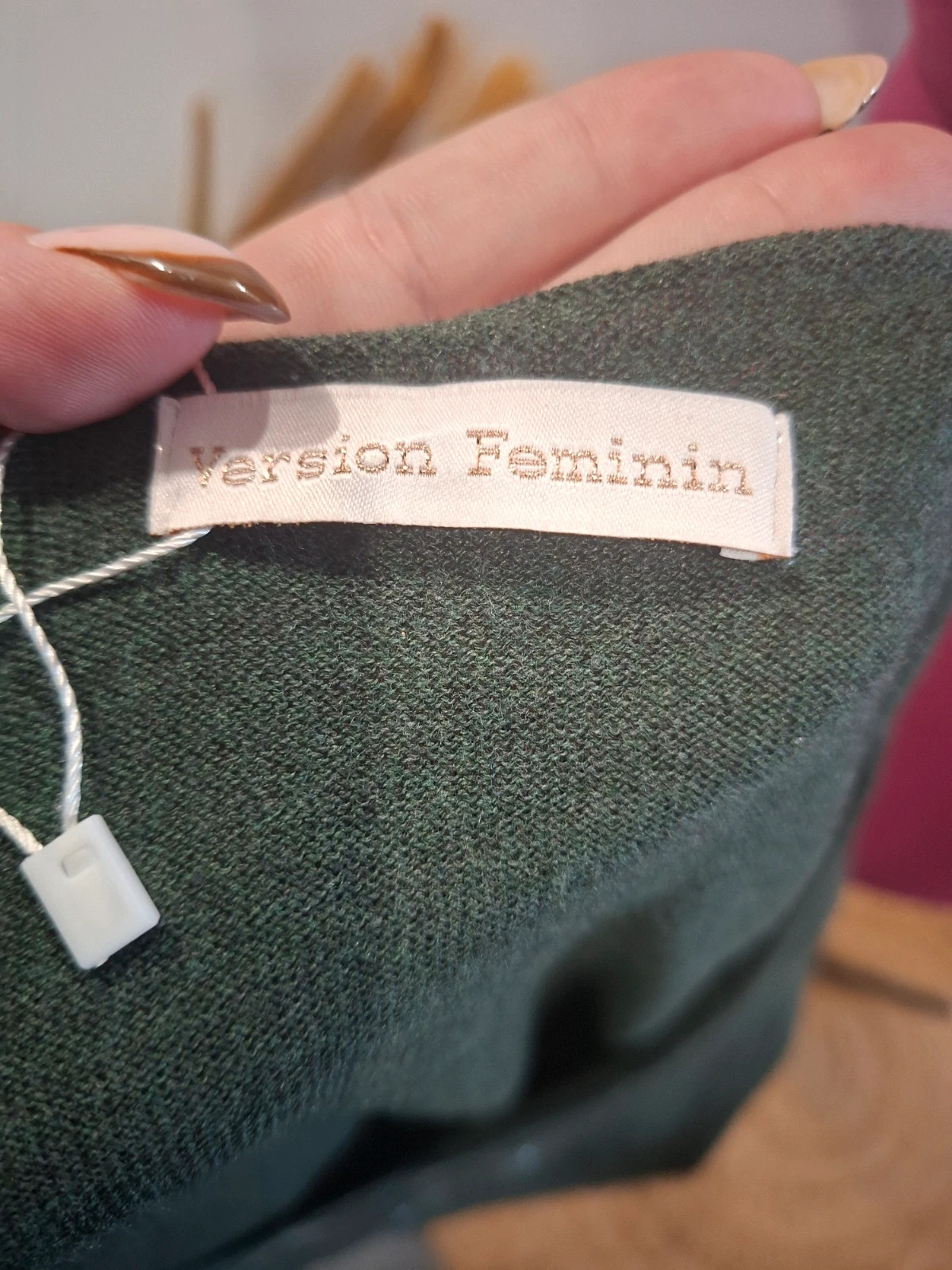 Pull vert sapin à col V – motif étoile strass – Version Feminin – taille Taille unique 5