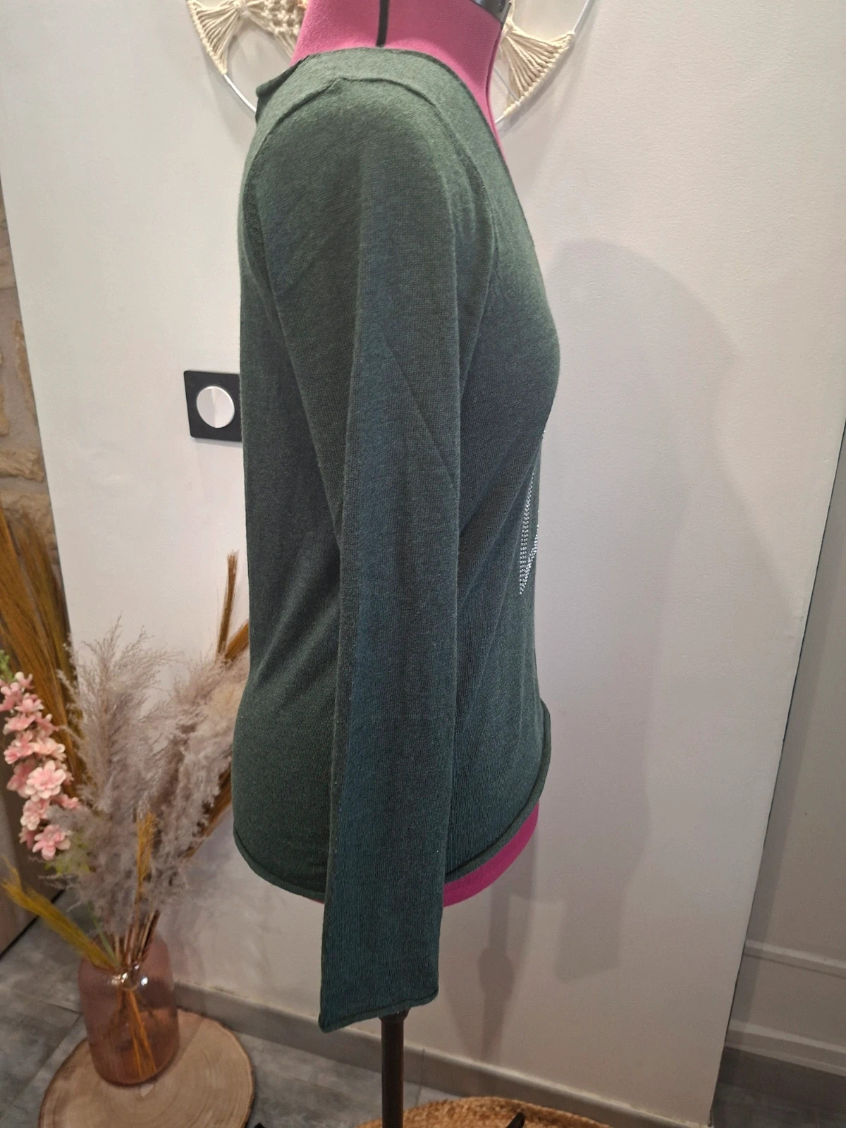 Pull vert sapin à col V – motif étoile strass – Version Feminin – taille Taille unique 3