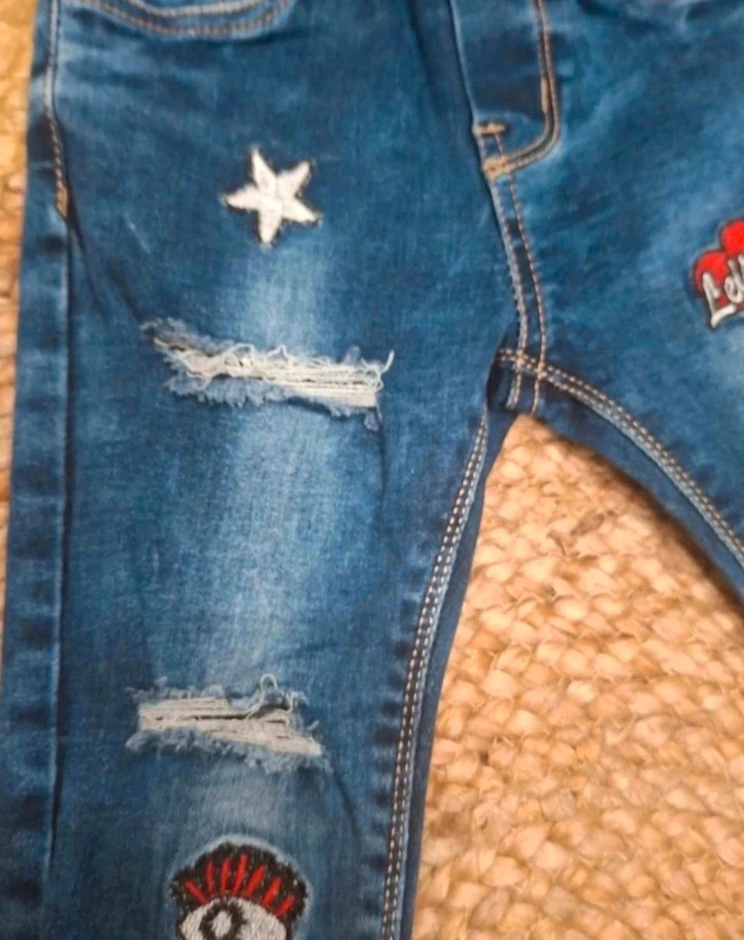 Jean fille 98 cm bleu délavé déchiré étoiles & patch Love – keyiqi – taille 3 ans / 98 cm 4