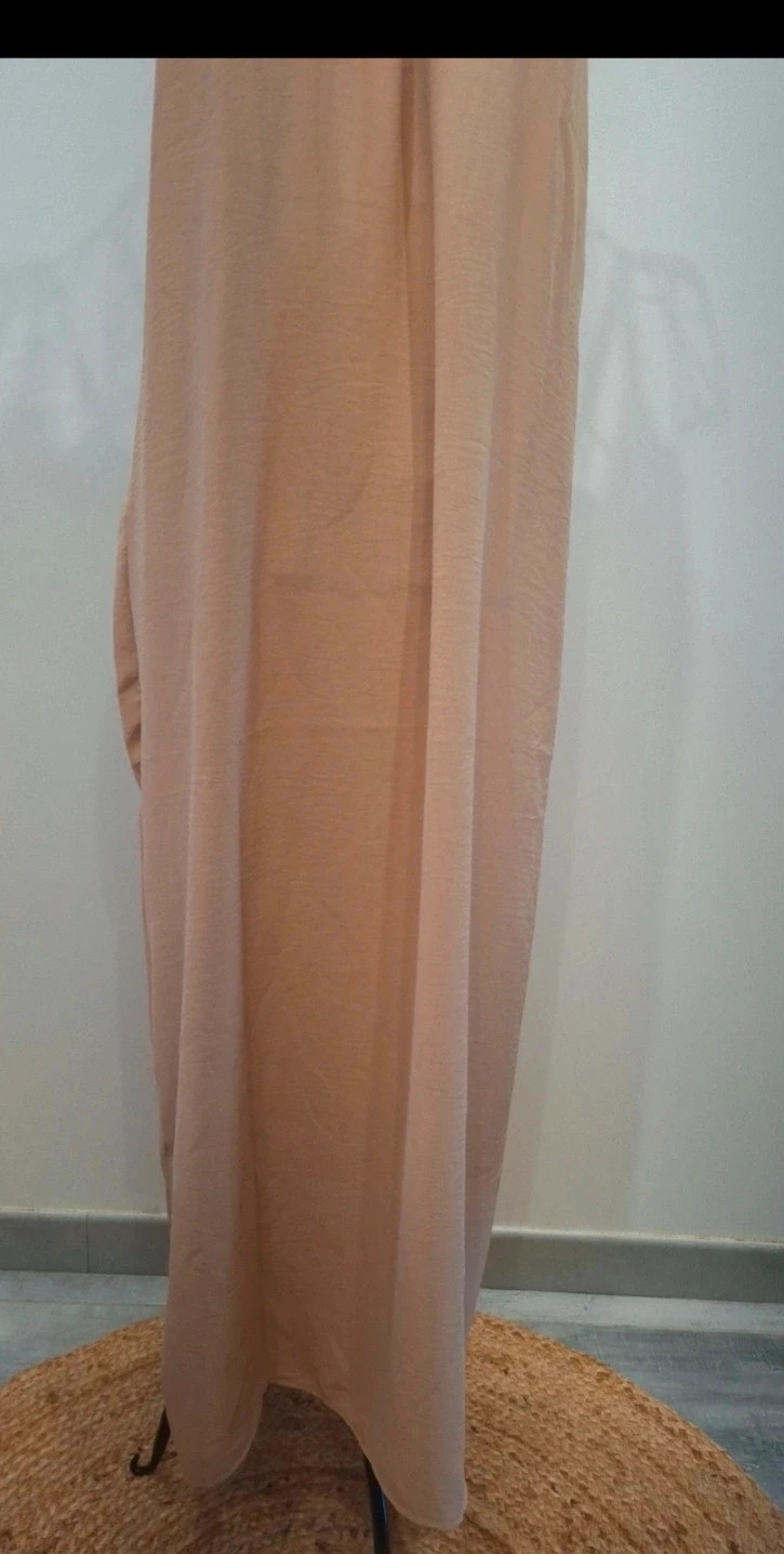 Robe longue fluide dos nu nude / beige rosé à fines bretelles – taille Taille unique 2