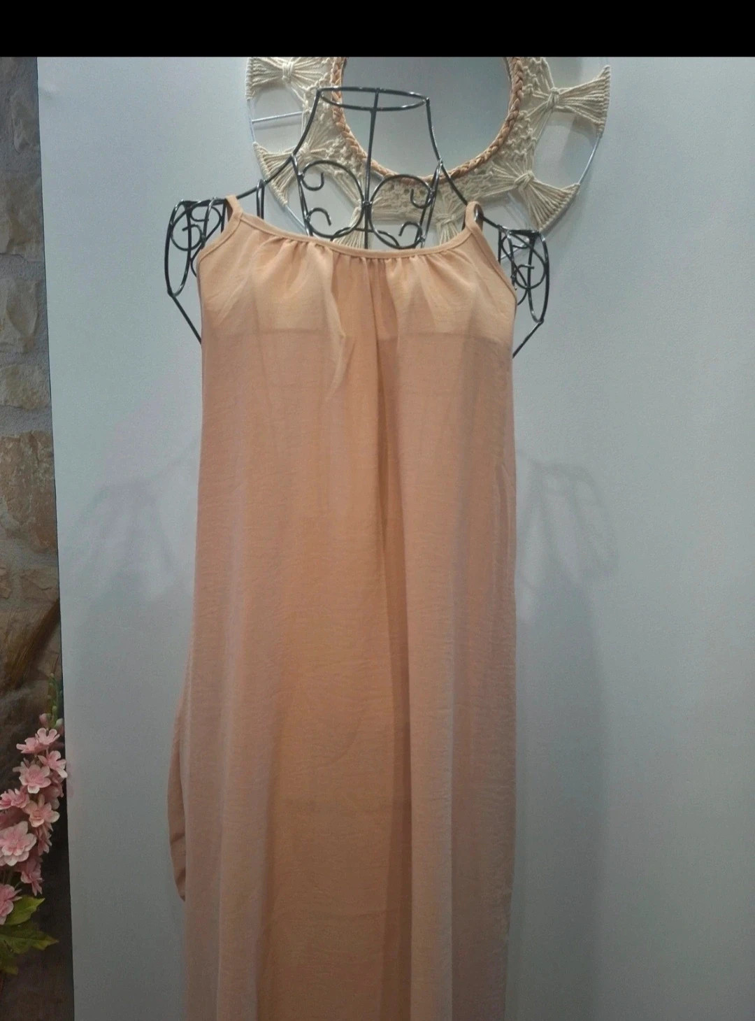 Robe longue fluide dos nu nude / beige rosé à fines bretelles – taille Taille unique 3