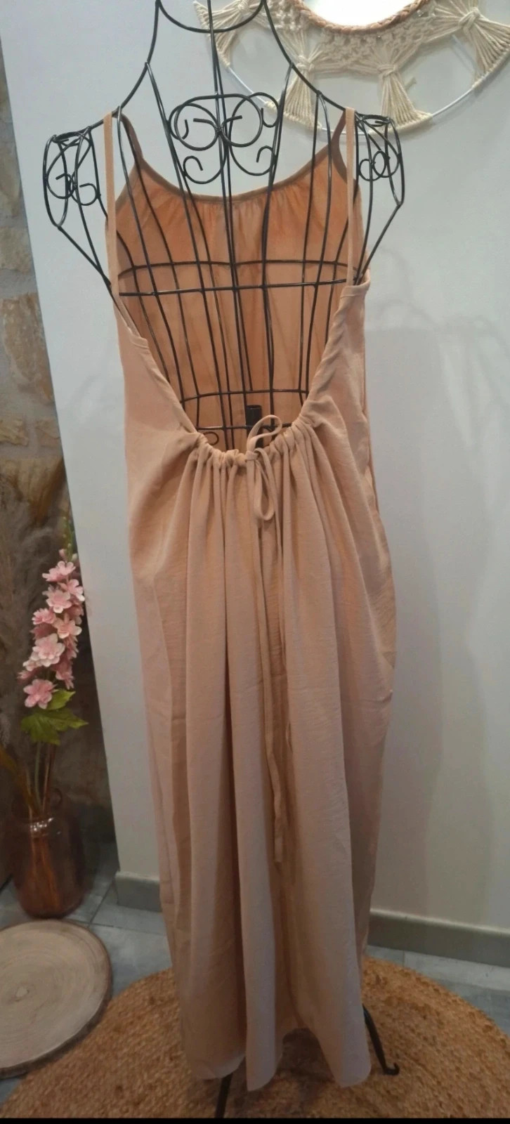 Robe longue fluide dos nu nude / beige rosé à fines bretelles – taille Taille unique 5