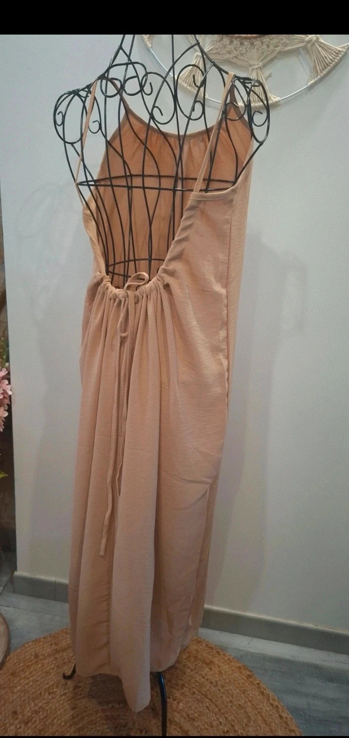 Robe longue fluide dos nu nude / beige rosé à fines bretelles – taille Taille unique 4