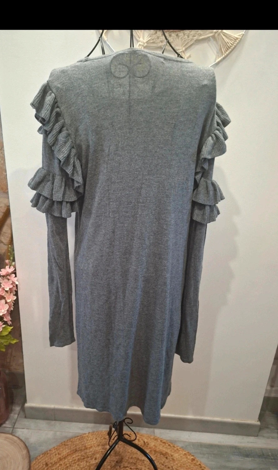 Robe pull grise à volants / volantés sur les manches (Aisselle à aisselle ~47-48 cm) – Camaïeu – taille M / 38 / 10 5