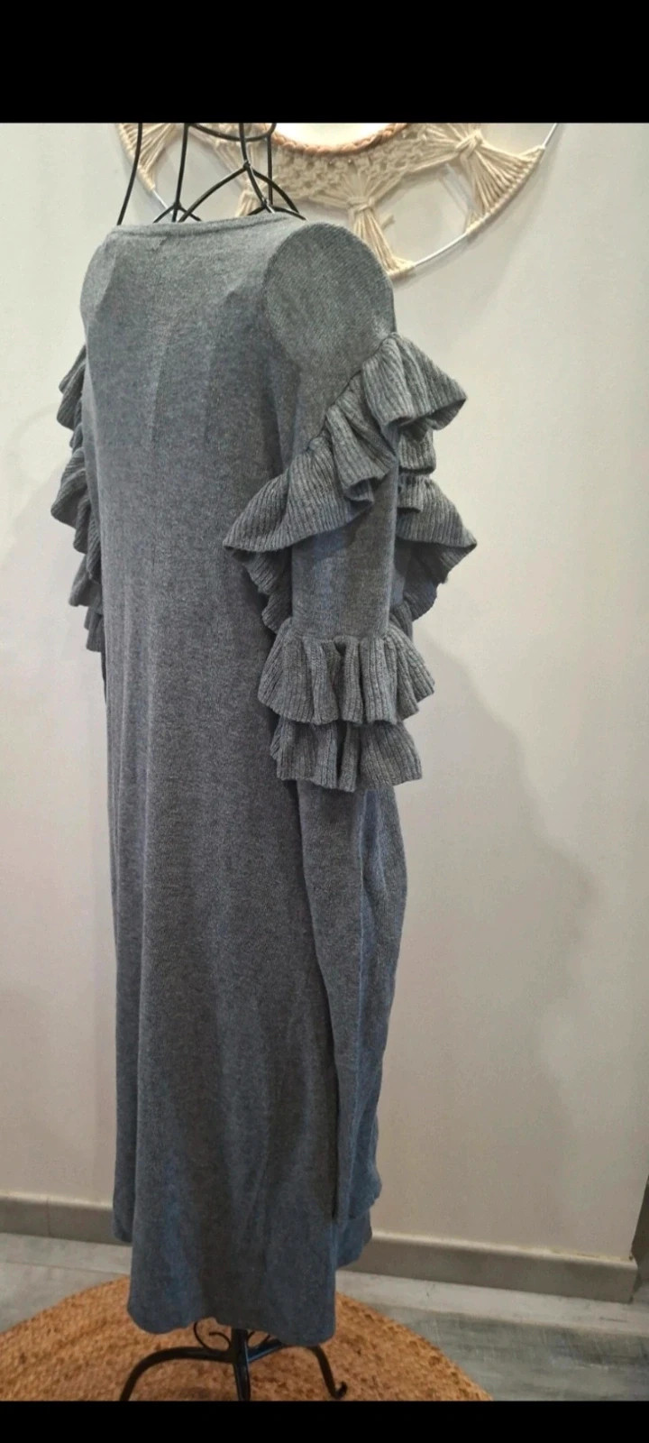 Robe pull grise à volants / volantés sur les manches (Aisselle à aisselle ~47-48 cm) – Camaïeu – taille M / 38 / 10 4