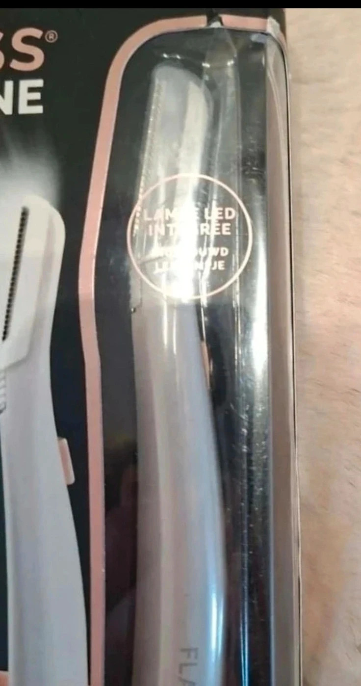 Finishing Touch Flawless Dermaplane Glow 2-en-1 – Neuf – Flawless 3