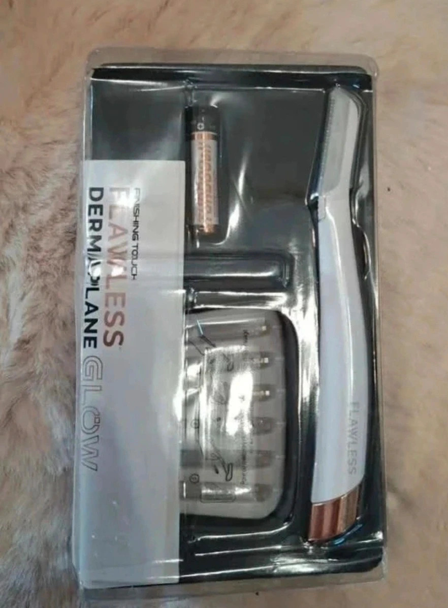 Finishing Touch Flawless Dermaplane Glow 2-en-1 – Neuf – Flawless 4