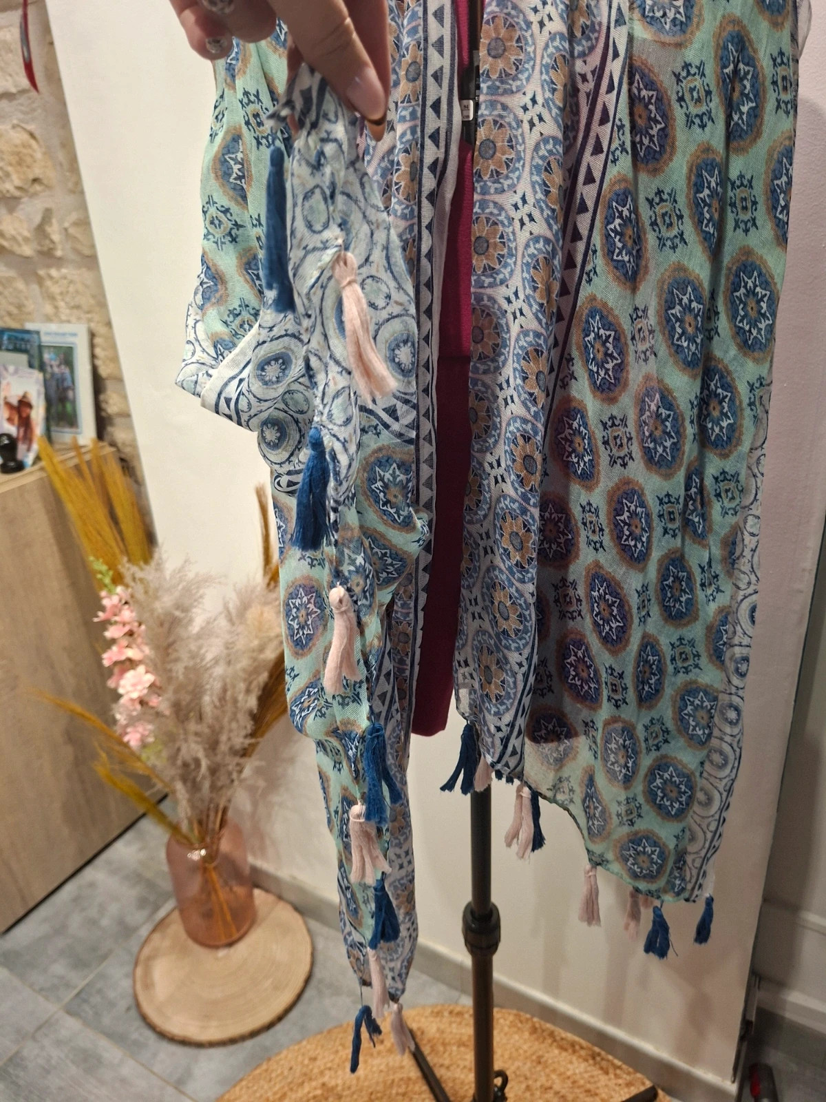 Foulard / étole imprimé motifs orientaux avec pompons 2