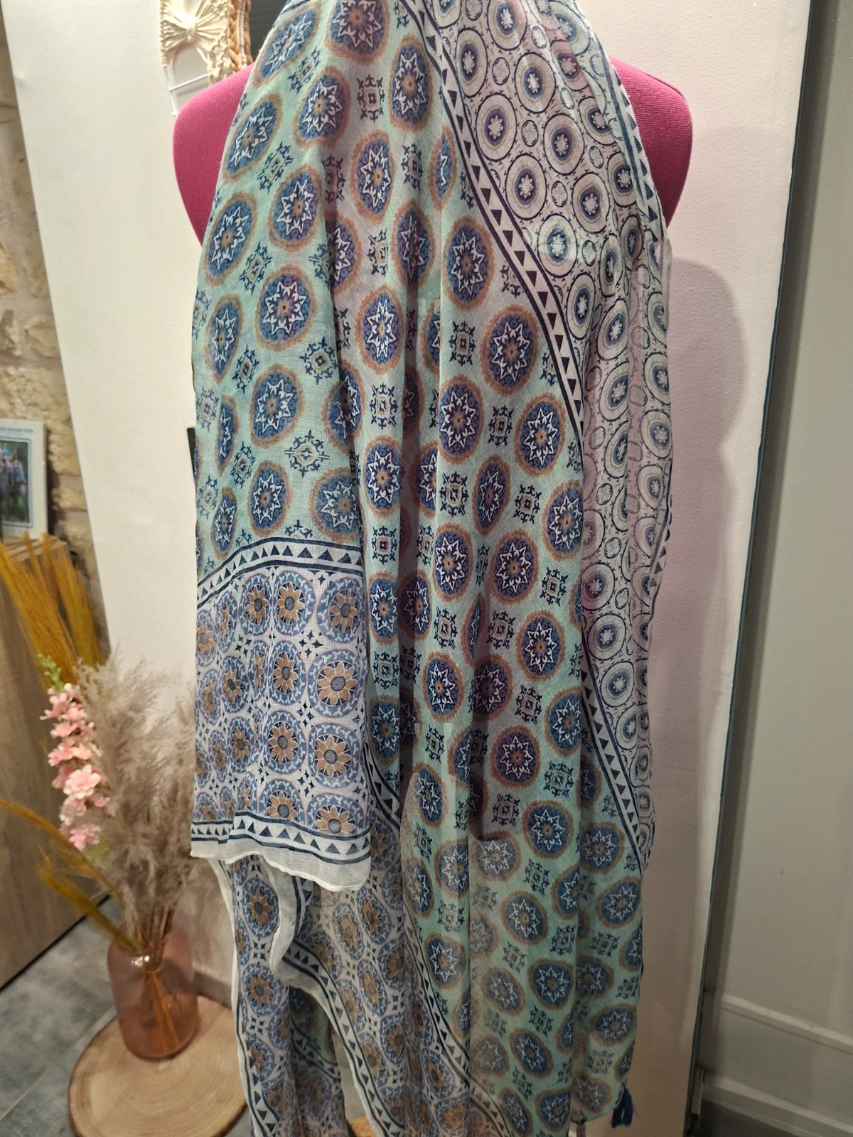 Foulard / étole imprimé motifs orientaux avec pompons 4
