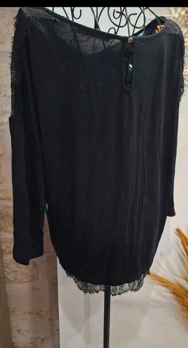 Blouse noire fleurie Camaïeu Détails dentelle – Camaïeu – taille XXL / 44 / 16 3
