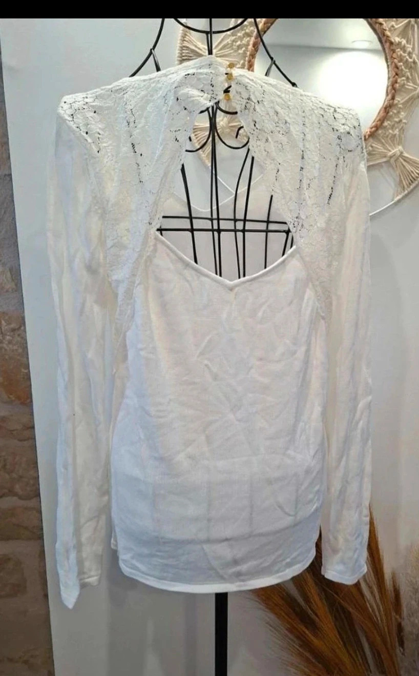 Pull léger / Top blanc Camaïeu Dos nu dentelle & boutons dorés – Camaïeu – taille M / 38 / 10 2
