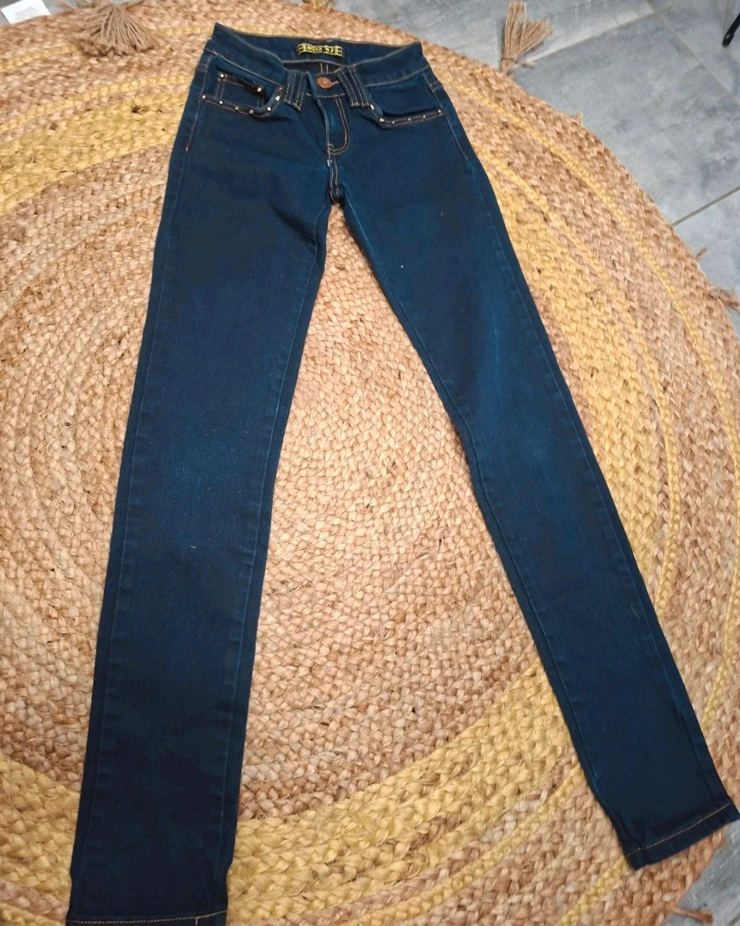 Jean slim brut avec strass et clous Miss RJ Taille 34 (XS) – Miss RJ – taille XS / 34 / 6 2