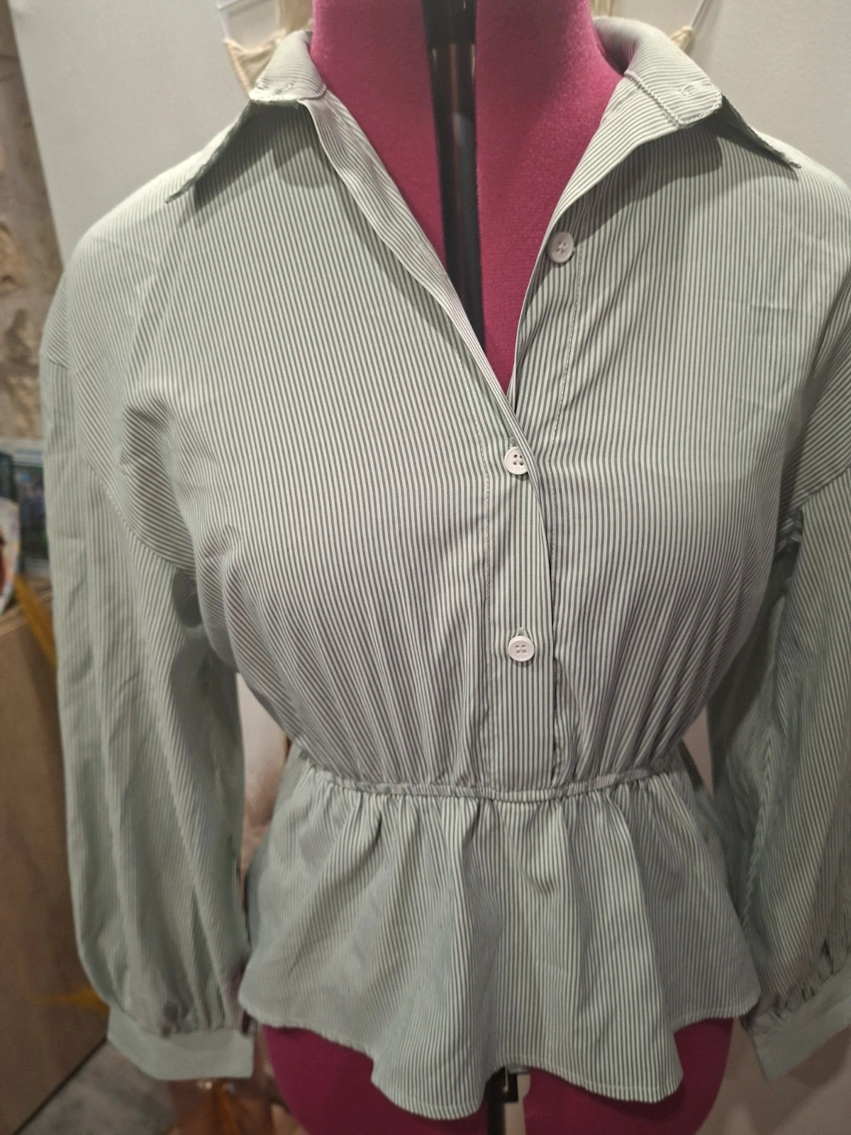 Blouse cintrée à rayures vert d'eau et blanc SHEIN Taille XS / 34 – Shein – taille XS / 34 / 6 2